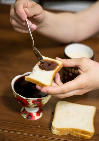 reçel ekmek çay kaşığı