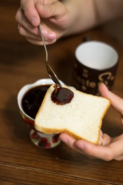 reçel ekmek çay kaşığı
