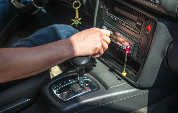 Homem Dirigindo Para Rádio — Fotografia de Stock