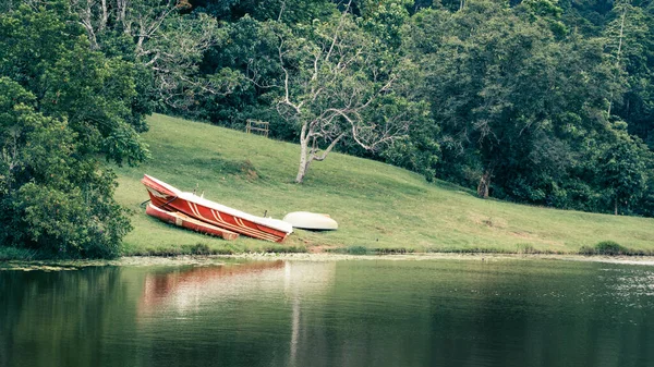 Bela Paisagem Hiyare Reservoir Barco Chão Reflexão — Fotografia de Stock