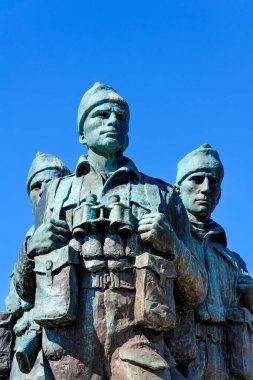Fort William, Birleşik Krallık - 04: 20 2014: Lochaber, İskoçya 'daki Komando Anıtı' nın bronz heykeli, 2.