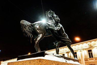 Saint Petersburg. Rusya. Anichkov köprü ata. 27 Aralık 2018