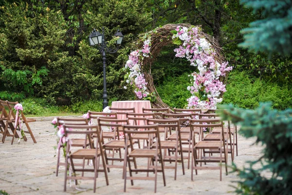 Arco Casamento Redondo Com Decoração Flores Frescas Rosa Branco — Fotografia de Stock