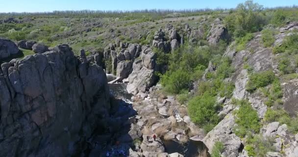 Widok Lotu Ptaka Rzeki Górskie Wąski Wąwóz Czysta Natura Góry — Wideo stockowe