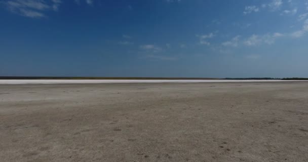 Bir Beyaz Tuz Gölü Beyaz Manzara Ufuk Için Hava Görünümünü — Stok video