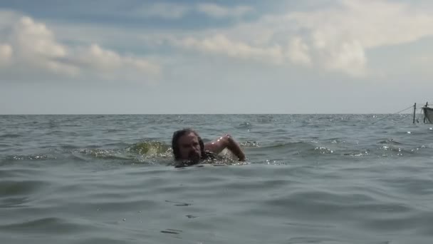 Mature Man Long Hair Swims Directly Camera Open Summer Sea — Wideo stockowe