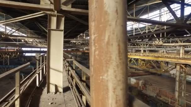Blick Und Bewegung Von Der Obersten Plattform Der Fabrik Metallkonstruktionen — Stockvideo