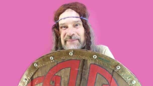 Humor Broma Hombre Maduro Sorprendido Feliz Loco Vikingo Con Pelo — Vídeo de stock