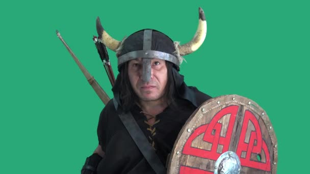 Portrait Man Viking Costume Shield Helmet Horns Evil Knocks Shield — Stok Video