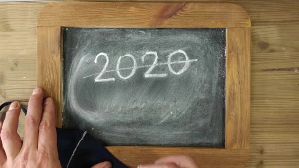 2020을 지우기 위에서 사람의 바이러스로 마스크 2021 — 비디오