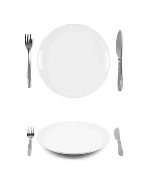 Placas blancas con tenedor y cuchillo — Foto de Stock