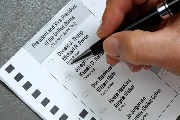 Close Hand Pen Filling Out Absentee Ballot North Carolina — Stock Photo, Image