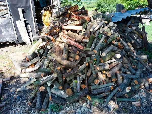 Ein Haufen Staubig Gehäckseltes Brennholz Foto Von Der Seite — Stockfoto
