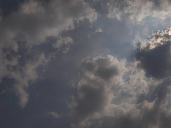 Schöner Blauer Himmel Mit Wolken Für Jeden Kopierraum Hintergrund — Stockfoto