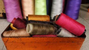 Renkli iplik, yakın çekim, dikiş ipliği grubu, 