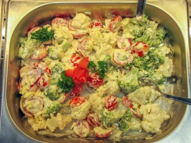 Rus mutfağında salata tepsisi.