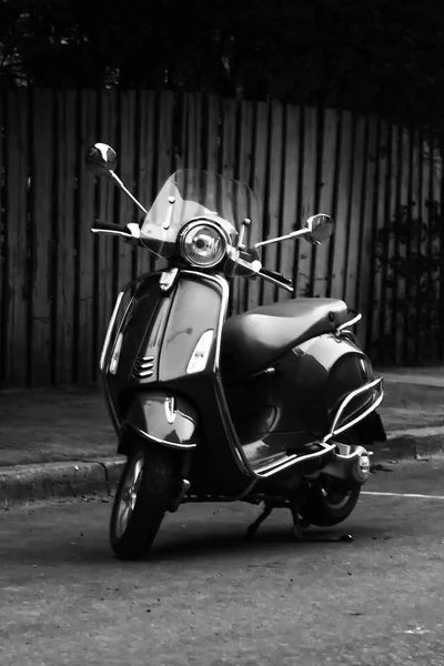 Scooter Parked Night Kadriorg Area Tallinn Estonia — Stock Photo, Image