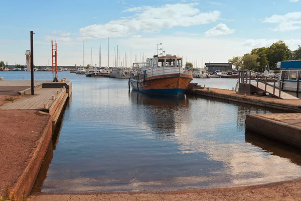 Velho Barco Madeira Está Esperando Por Passageiros Porto Kotka Finlândia — Fotografia de Stock