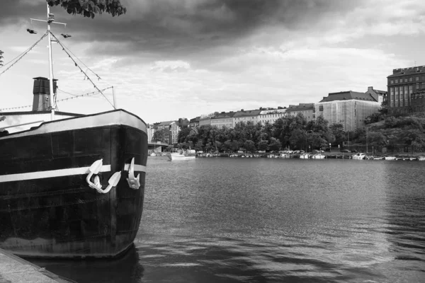 Een Oude Stoomboot Staat Een Zomerdag Haven Van Helsinki Hoofdstad — Stockfoto