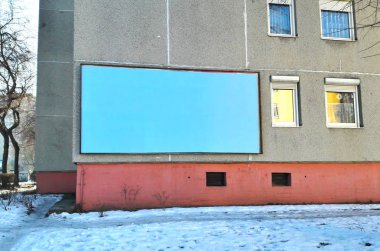 Evin duvarında billboard