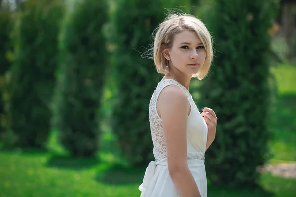 Portrait Beautiful Young Woman Outdoors — Stock Photo, Image