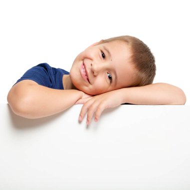 Üstte mutlu bir çocuk ile billboard