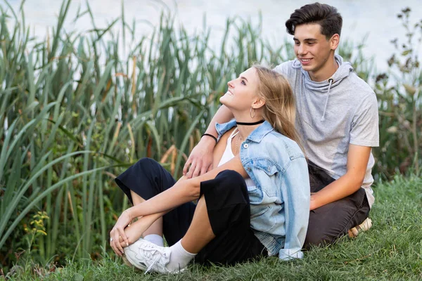 Portrait Beautiful Young Couple Love Teenagers Man Woman Outdoors — Stock Photo, Image