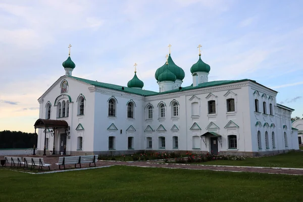 Staraya Sloboda, Leningrad Oblastı / Rusya - 24 Temmuz 2020: Alexandro-svirsky Manastırı, yerli turizm
