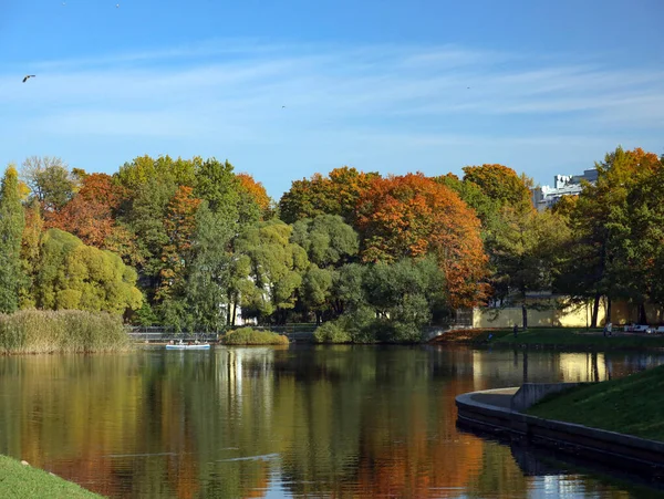 Höst Landskap Parken Tavrichesky Garden Sankt Petersburg Ryssland — Stockfoto