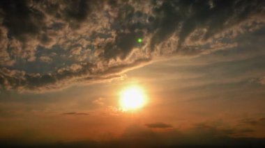 Altın panorama günbatımı zaman atlamalı 4k