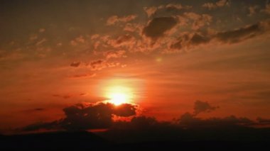 Altın panorama günbatımı zaman atlamalı 4k