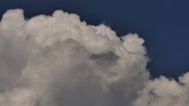 gökyüzü bulutlar zaman atlamalı 4k