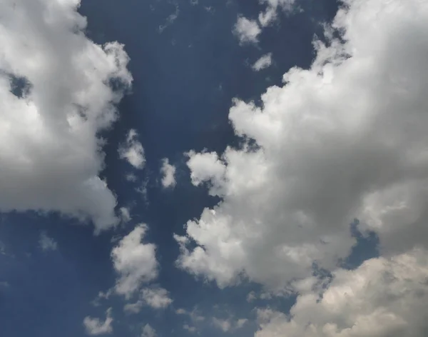 Πανόραμα Μπλε Ουρανό Σύννεφα — Φωτογραφία Αρχείου