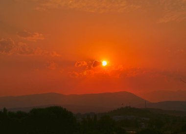 Altın günbatımı gökyüzü manzara 