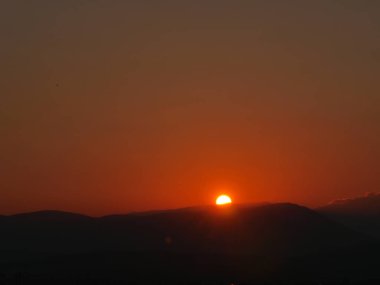 Altın günbatımı gökyüzü manzara 