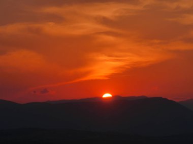 Altın günbatımı gökyüzü manzara 