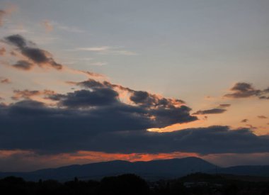 Altın günbatımı gökyüzü manzara