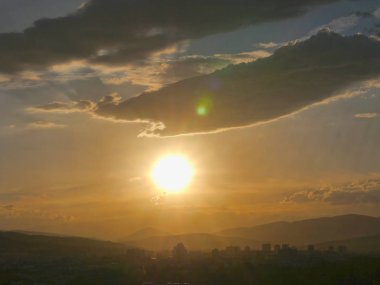 Altın günbatımı gökyüzü manzara