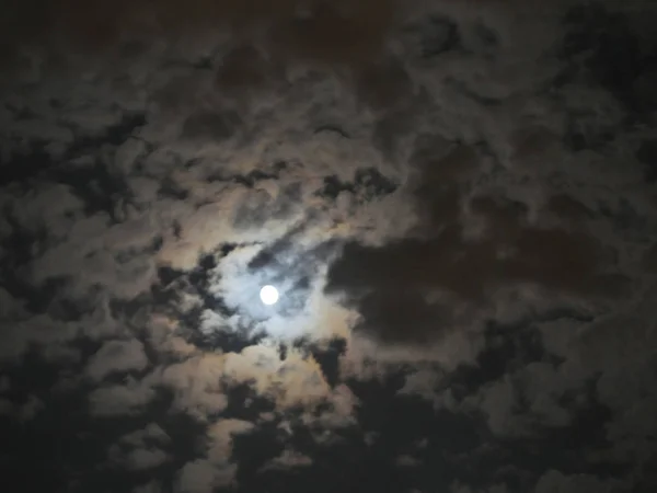 Πανσέληνο Νύχτα Σύννεφα — Φωτογραφία Αρχείου