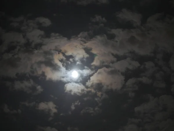 Fullmåne Natten Moln — Stockfoto