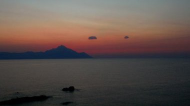 deniz 4k üzerinde altın gündoğumu