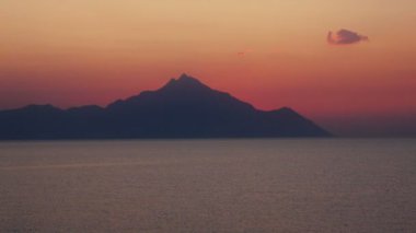 deniz 4k üzerinde altın gündoğumu