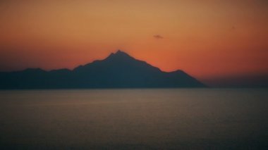 deniz 4k üzerinde altın gündoğumu
