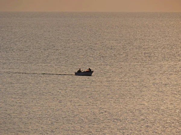 Kleines Fischerboot Auf See — Stockfoto