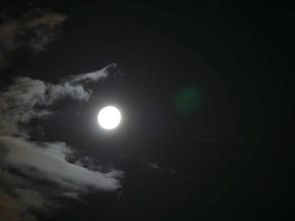 Повний Місяць Нічних Хмарах Небо — стокове фото