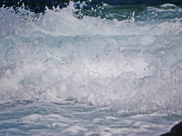 Waves Crashing Rock — Stock Photo, Image