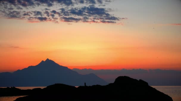 Восход Солнца Над Морем Горами — стоковое видео