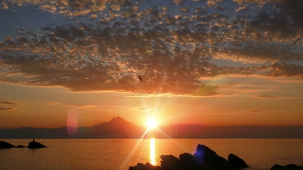 Схід Сонця Над Морем Горою — стокове відео