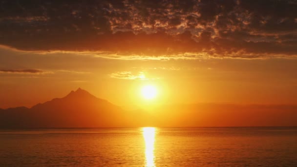 Amanecer Sobre Mar Montaña — Vídeos de Stock