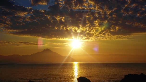 Amanecer Sobre Mar Montaña — Vídeos de Stock